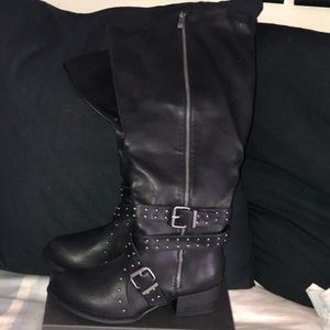 NWOT Torrid knee high black leather women’s boots